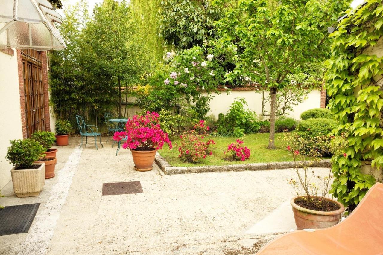 Les Crepinieres Bed and Breakfast Chartres Eksteriør billede